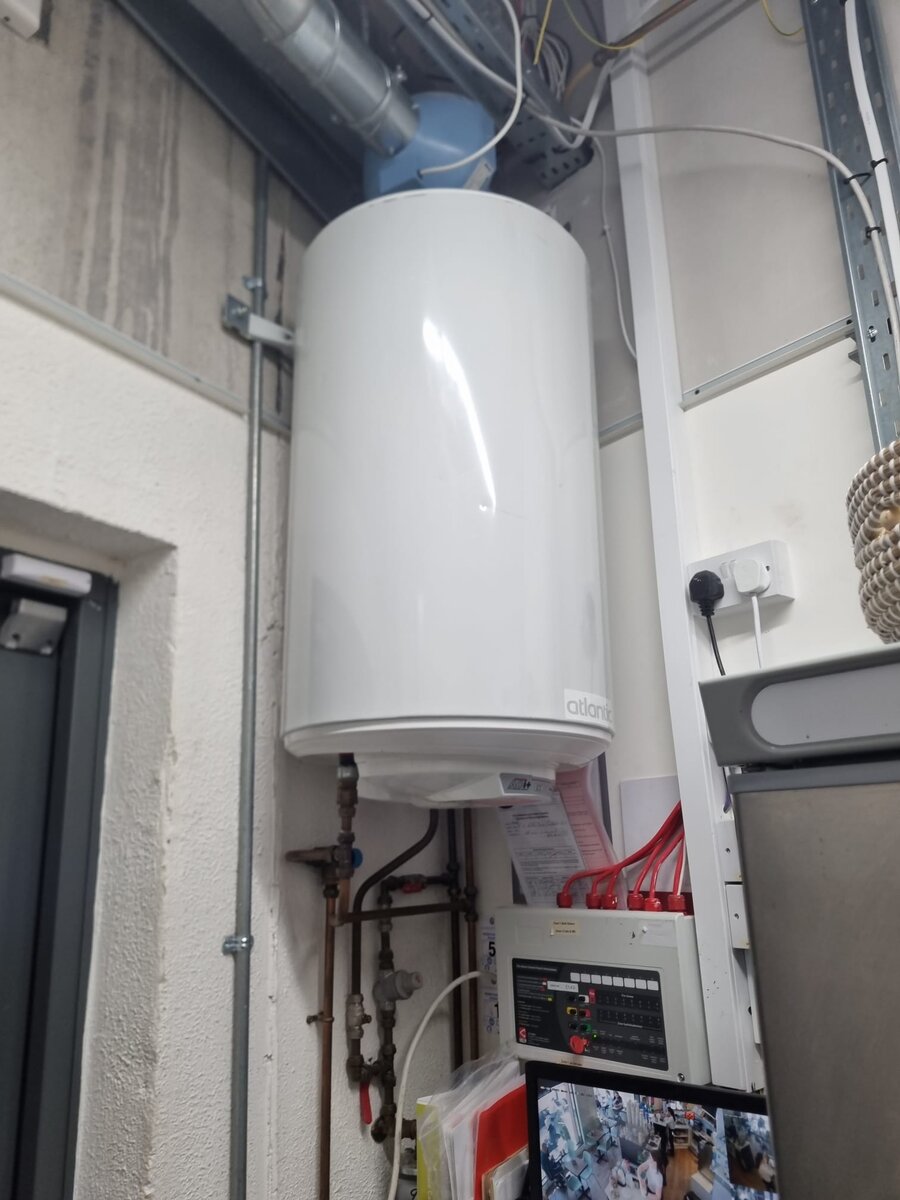 Hot water tank